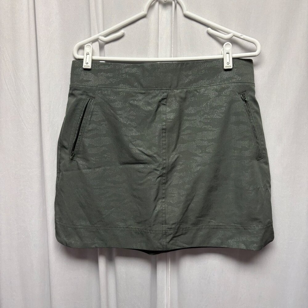 Orvis Green Skort Womens Sz Medium Built-In Shorts Lightweight Comfy Activewear